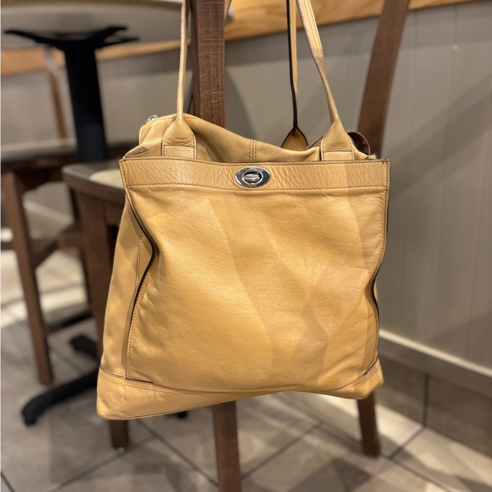 Banana Republic Elegant Tan Leather Tote Bag